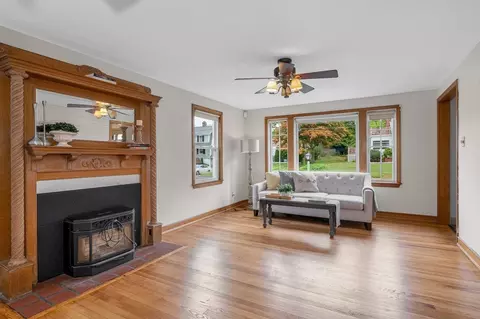 Living - 16 Central St, Wakefield, MA 01880 photo 3 of 4