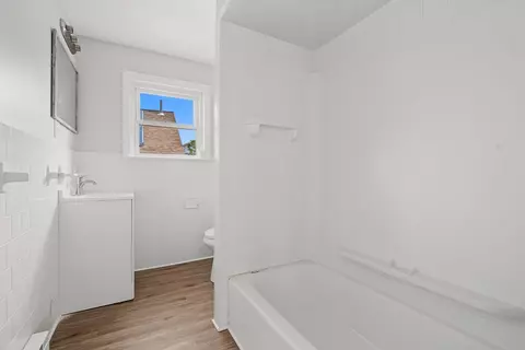 Bath - 10 Carlisa Dr, Fall River, MA 02723 photo 2 of 3