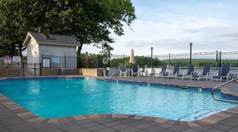 Exterior - 604 Beacon Park #604, Webster, MA 01570 photo 2 of 7