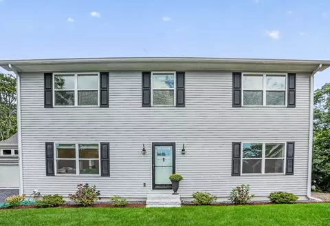 17 Woody Gln, Harwich, MA 02645