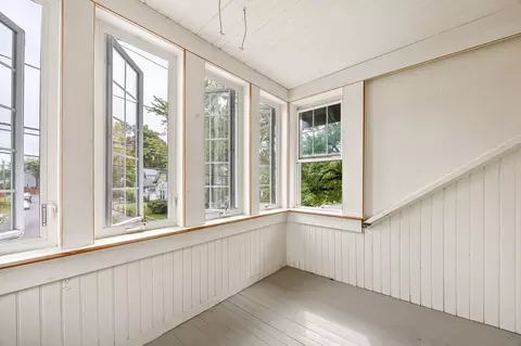Exterior - 136 Marsden St, Springfield, MA 01109 photo 4 of 7