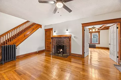Living - 136 Marsden St, Springfield, MA 01109 photo 3 of 6