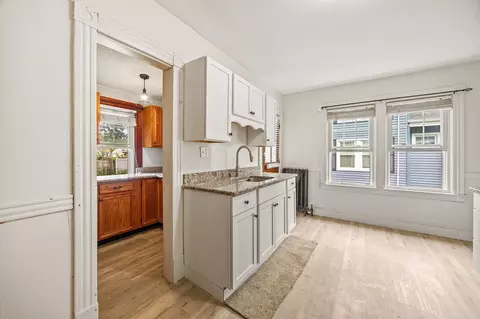 Entry Way - 136 Marsden St, Springfield, MA 01109 photo 2 of 3