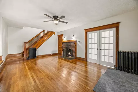 Living - 136 Marsden St, Springfield, MA 01109 photo 1 of 6
