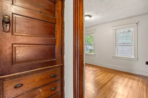 Entry Way - 136 Marsden St, Springfield, MA 01109 photo 3 of 3