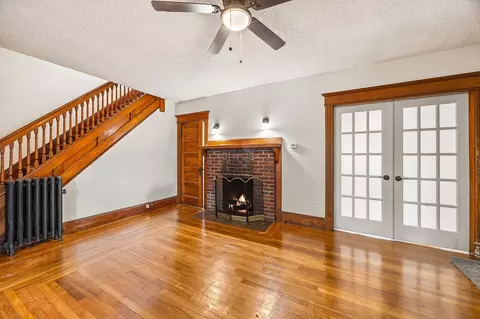 Living - 136 Marsden St, Springfield, MA 01109 photo 2 of 6