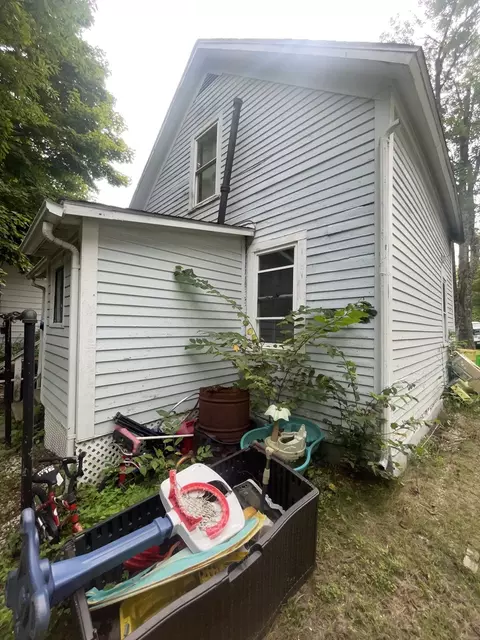 31 Eddy St, Ware, MA 01082 photo 3