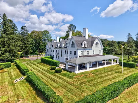 824 Tucker Rd, Dartmouth, MA 02747