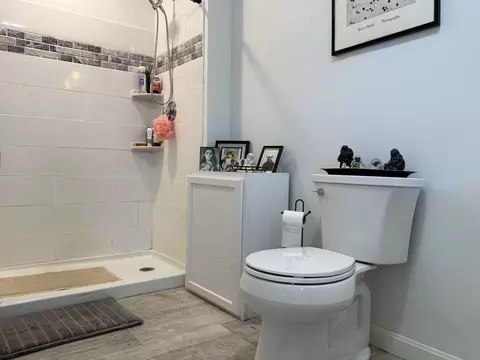 Bath - 342 Onset Ave, Wareham, MA 02571 photo 3 of 5