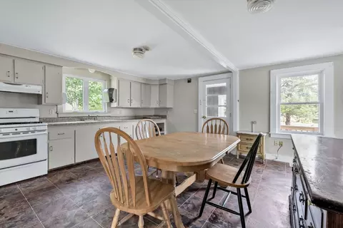 Dining - 4 Cherry St, Wareham, MA 02571 photo 4 of 4