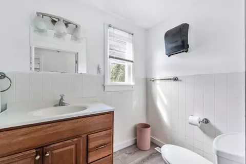Bath - 4 Cherry St, Wareham, MA 02571 photo 1 of 4