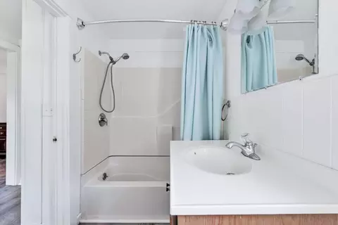 Bath - 4 Cherry St, Wareham, MA 02571 photo 4 of 4