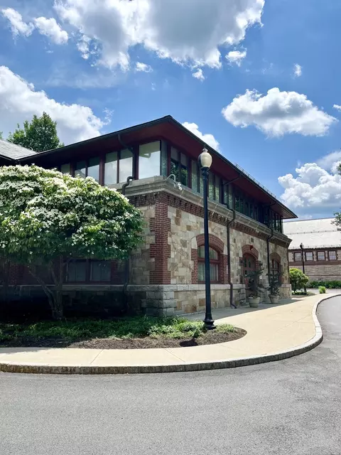 2430 Beacon St #104, Chestnut Hill, MA 02467