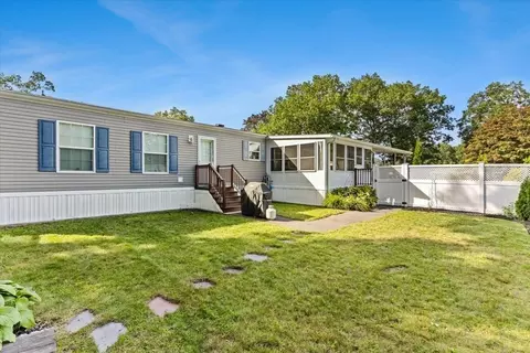 17 Deer Hill Ln, Plymouth, MA 02360