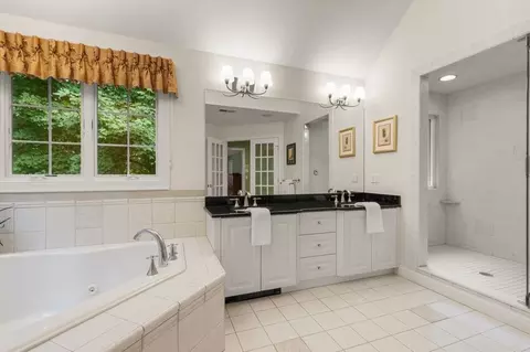 Bath - 66 Eisenhower Dr, Sharon, MA 02067 photo 3 of 4
