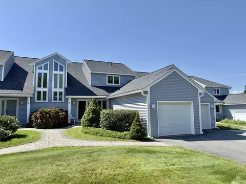 40 Fairway Dr #40, Plymouth, MA 02360