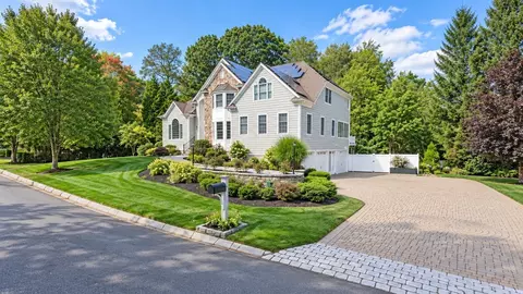 Exterior - 2 Spruce Run, Beverly, MA 01915 photo 3 of 6