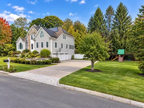 Exterior - 2 Spruce Run, Beverly, MA 01915 photo 4 of 6