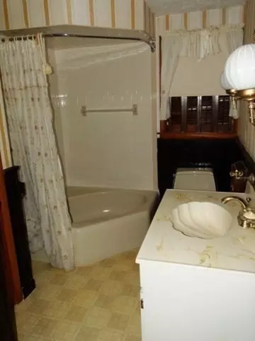 Bath - 128 Sutton Rd, Webster, MA 01570 photo 1 of 2
