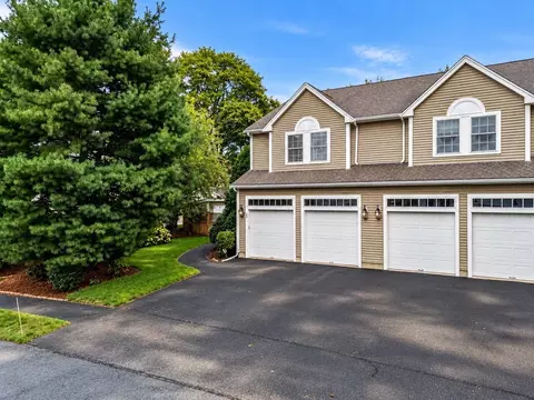Exterior - 65 Crescent Rd #65, Needham, MA 02494 photo 2 of 8