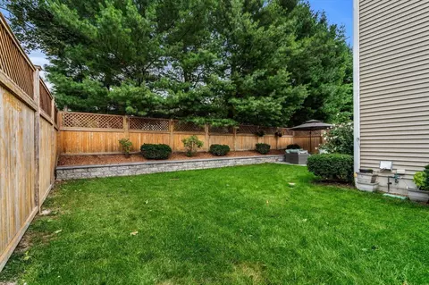 Exterior - 65 Crescent Rd #65, Needham, MA 02494 photo 8 of 8