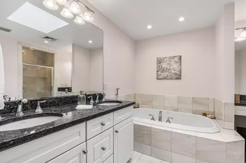 Bath - 65 Crescent Rd #65, Needham, MA 02494 photo 3 of 5