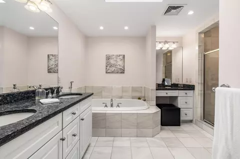Bath - 65 Crescent Rd #65, Needham, MA 02494 photo 2 of 5