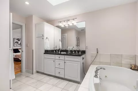 Bath - 65 Crescent Rd #65, Needham, MA 02494 photo 4 of 5