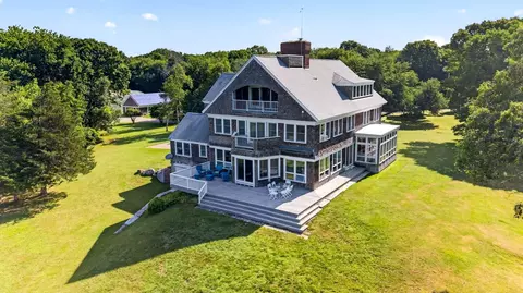 1069 Horseneck Rd, Westport, MA 02790