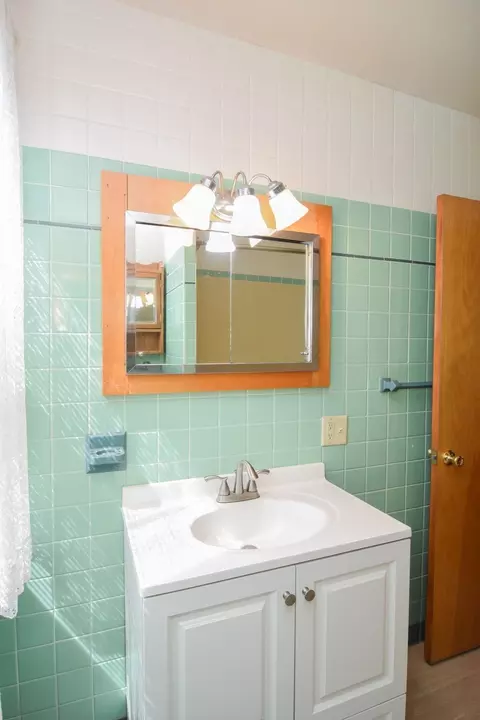 Bath - 38 Pleasant St, Ware, MA 01082 photo 4 of 4