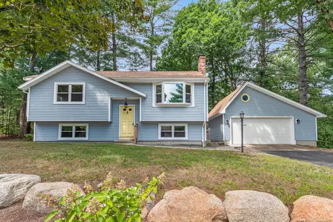 3 Jason Cir, North Attleboro, MA 02760