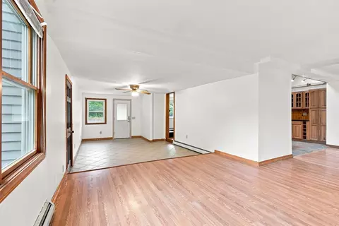 Living - 45 Campbell Dr, Easthampton, MA 01027 photo 4 of 10