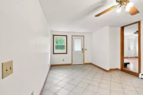 Living - 45 Campbell Dr, Easthampton, MA 01027 photo 2 of 10