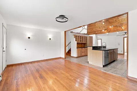 Living - 45 Campbell Dr, Easthampton, MA 01027 photo 6 of 10