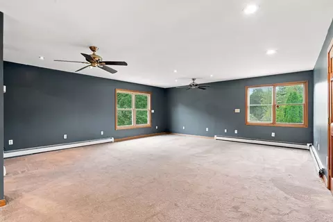 Living - 45 Campbell Dr, Easthampton, MA 01027 photo 8 of 10