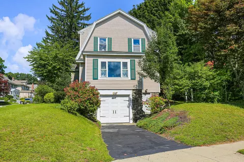 Exterior - 4 Longfellow Rd, Worcester, MA 01602 photo 4 of 5