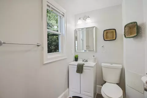 Bath - 4 Longfellow Rd, Worcester, MA 01602 photo 1 of 4