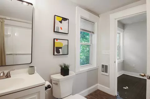 Bath - 4 Longfellow Rd, Worcester, MA 01602 photo 3 of 4