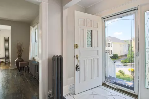 Entry Way - 4 Longfellow Rd, Worcester, MA 01602 photo 1 of 6