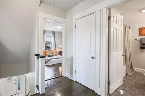 Entry Way - 4 Longfellow Rd, Worcester, MA 01602 photo 6 of 6