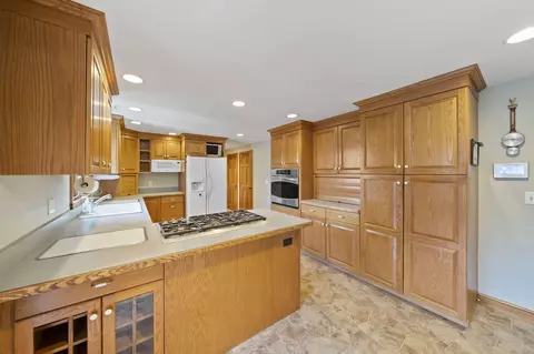 Kitchen - 20 Bonney Ln, Dedham, MA 02026 photo 2 of 3
