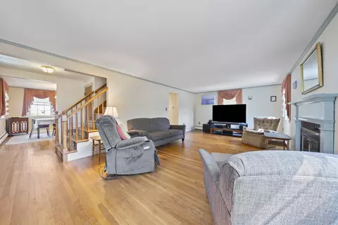 Living - 20 Bonney Ln, Dedham, MA 02026 photo 3 of 3
