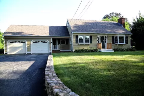 6 Edgewood Ln, Mattapoisett, MA 02739