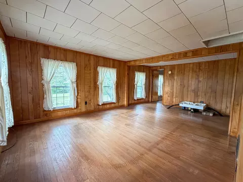 Living - 1386 Pleasant St, Athol, MA 01331 photo 3 of 4