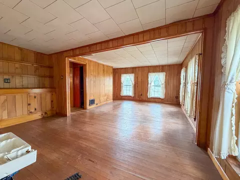 Living - 1386 Pleasant St, Athol, MA 01331 photo 4 of 4