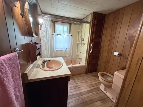 Bath - 1386 Pleasant St, Athol, MA 01331 photo 1 of 2