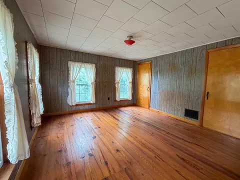 Bedroom - 1386 Pleasant St, Athol, MA 01331 photo 3 of 3