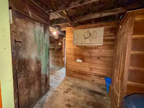 Entry Way - 1386 Pleasant St, Athol, MA 01331 photo 2 of 2