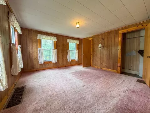 Bedroom - 1386 Pleasant St, Athol, MA 01331 photo 2 of 3