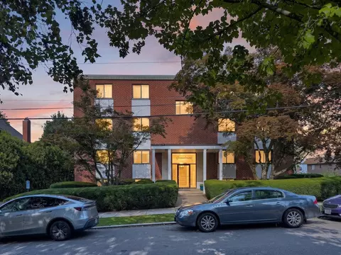 100 Grand View Ave #7B, Quincy, MA 02170